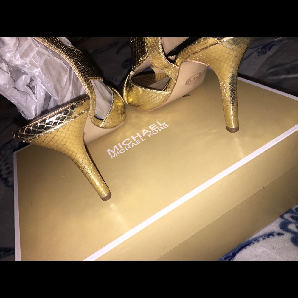 MK beautiful woman 8.5 gold shoes (cheap)